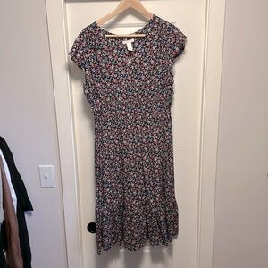 Ditsy floral pattern medium maternity dress